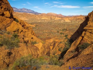 This spectacular overlook is the first of two located on the east boundary of the loop